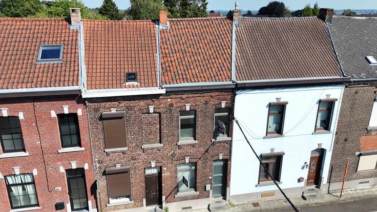 3-bedroom house with GARDEN & SWIMMING POOL