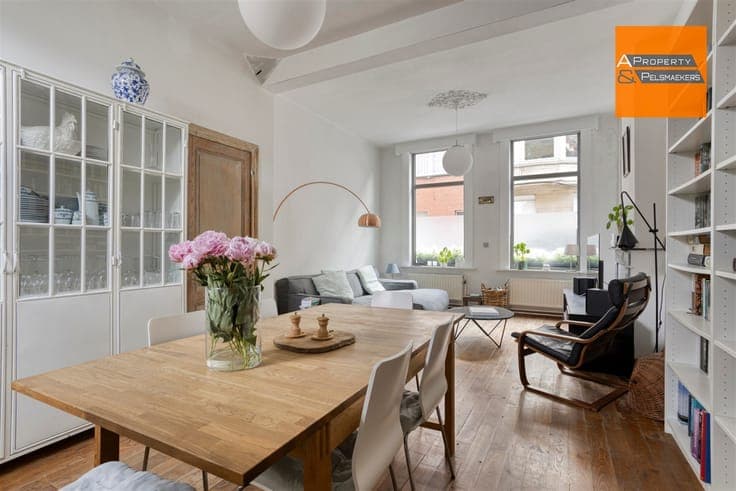 Characterful townhouse with city courtyard