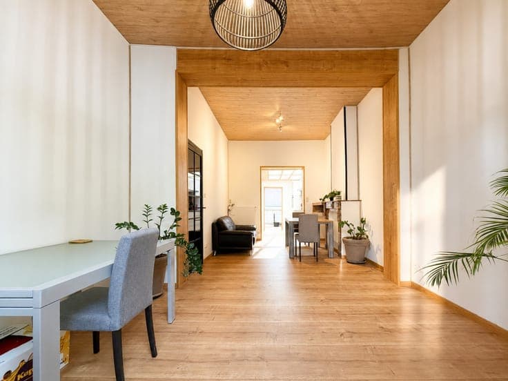 Te koop, gerenoveerde woning met 4 slaapkamers in het cen...
