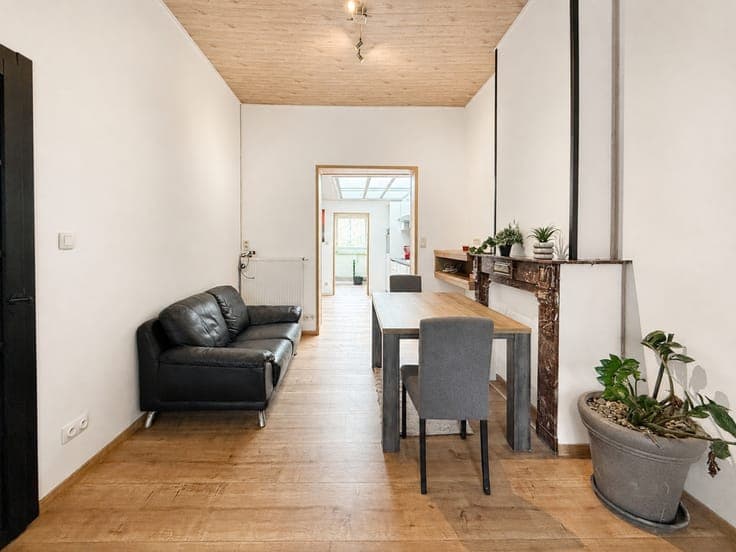 Te koop, gerenoveerde woning met 4 slaapkamers in het cen...