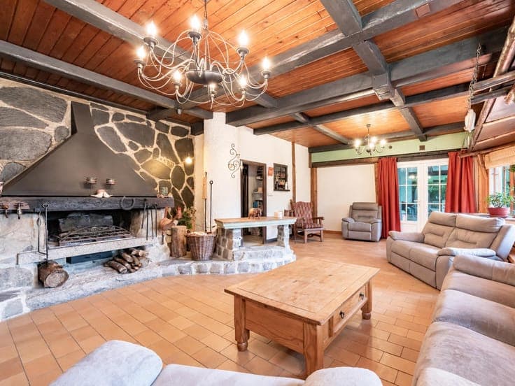 Large Ardennes-style villa with multiple possibilities