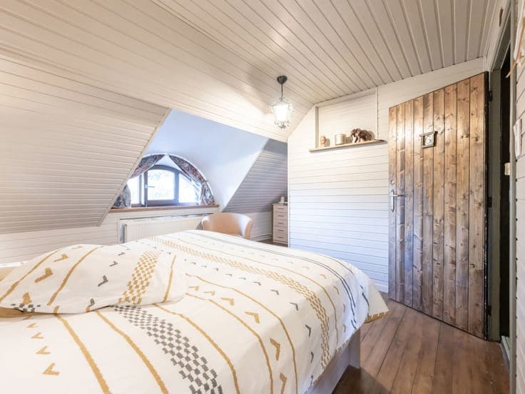 Large Ardennes-style villa with multiple possibilities