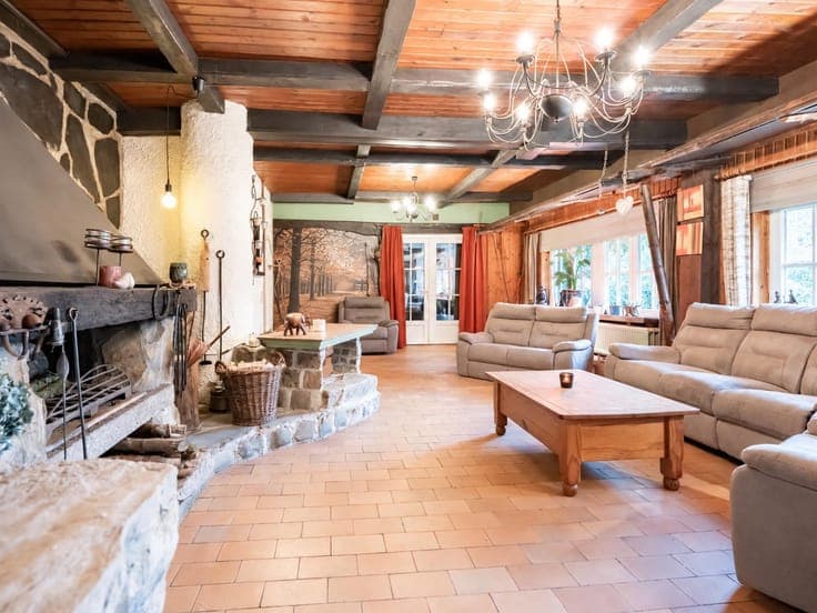 Large Ardennes-style villa with multiple possibilities