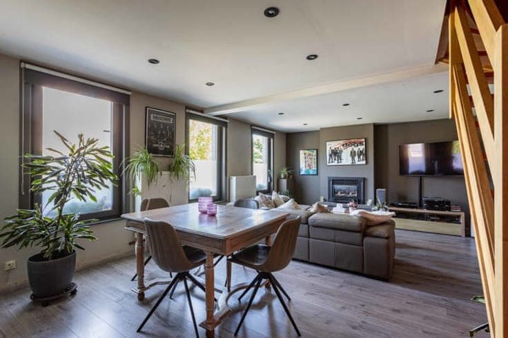 Ready-to-move-in home with terrace in a prime location!