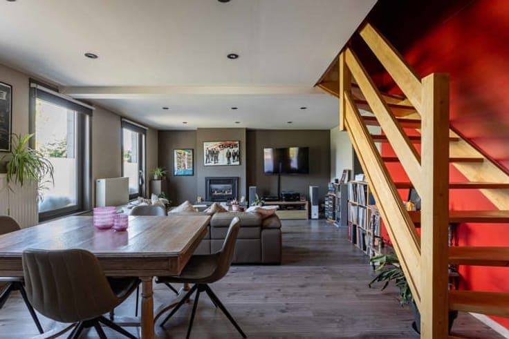 Ready-to-move-in home with terrace in a prime location!