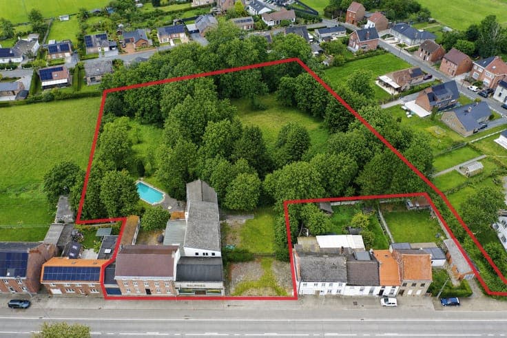 Spacious house with commercial premises on 93 acres