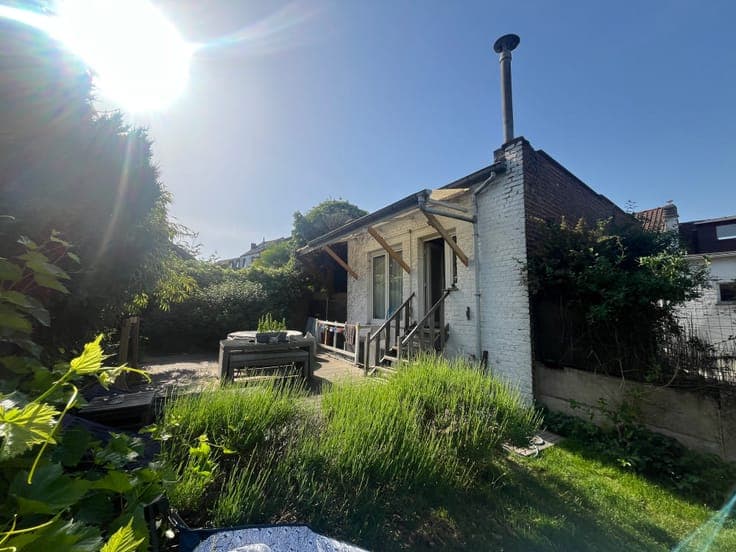 2 houses with garden