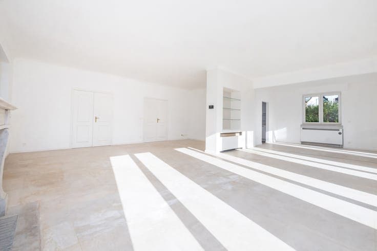 BEAUTIFUL 5-BEDROOM VILLA IN WATERLOO