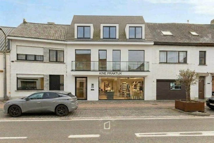 SOLIDE PERFECT ONDERHOUDEN (HANDELS)WONING MET GARAGE BRU...
