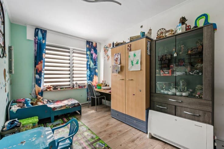 Detached house with 3 bedrooms, garage, and garden in Moors
