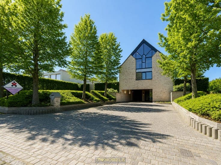 Te koop, Ruime villawoning met praktijkmogelijkheden op r...