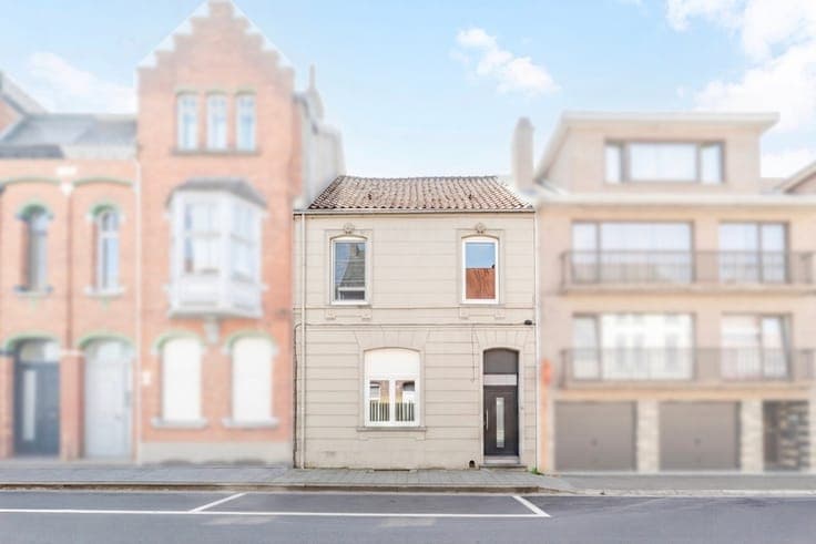 Spacious family home with 3 bedrooms, 2 bathrooms and garden