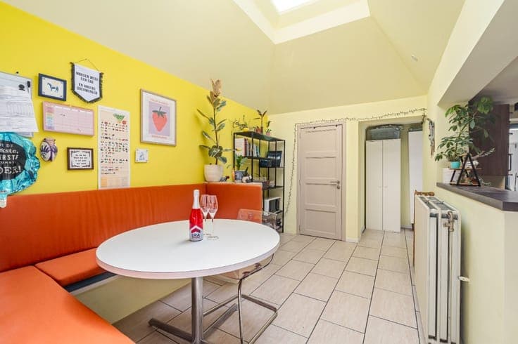 Spacious family home with 3 bedrooms, 2 bathrooms and garden