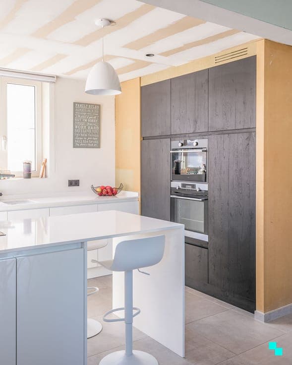 Instapklare woning met vijf kamers in het hart van Merelbeke