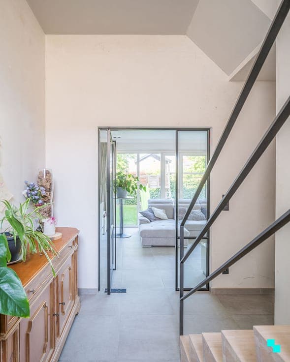 Instapklare woning met vijf kamers in het hart van Merelbeke