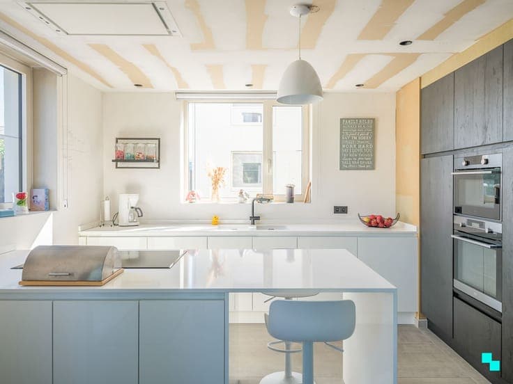 Instapklare woning met vijf kamers in het hart van Merelbeke