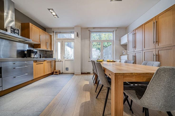 House with 4 bedrooms + garage, courtyard/garden