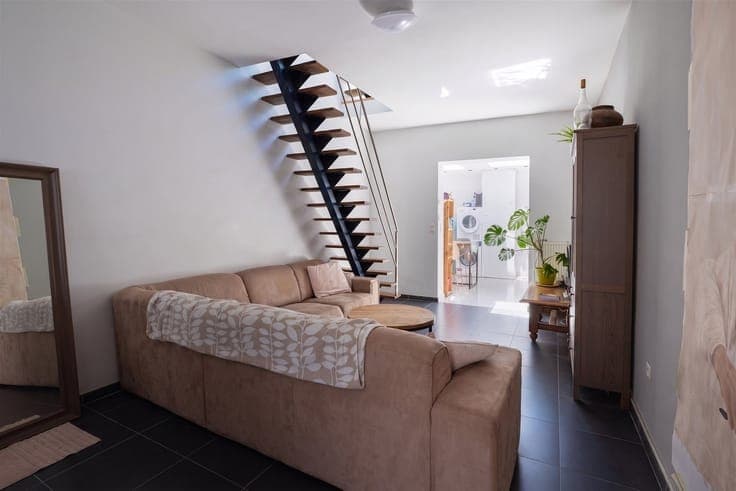 Move-in ready home with 3 spacious bedrooms in prime locatio