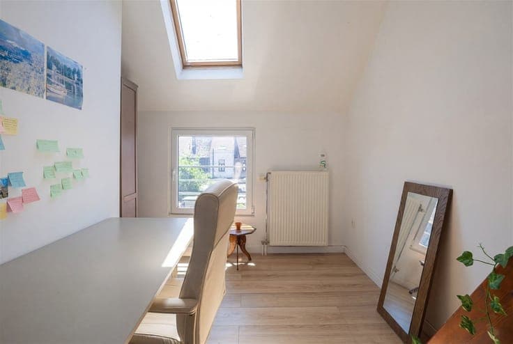 Move-in ready home with 3 spacious bedrooms in prime locatio
