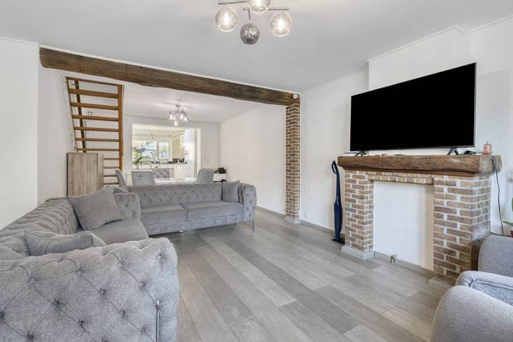 Spacious 4 bedroom home for sale in Strombeek