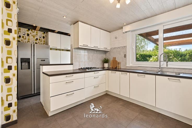 Family home with 4 bedrooms and large garden in Wervik