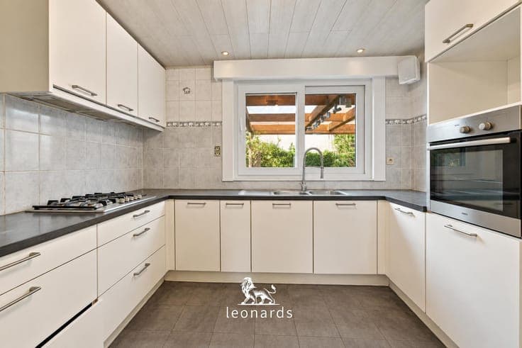 Family home with 4 bedrooms and large garden in Wervik