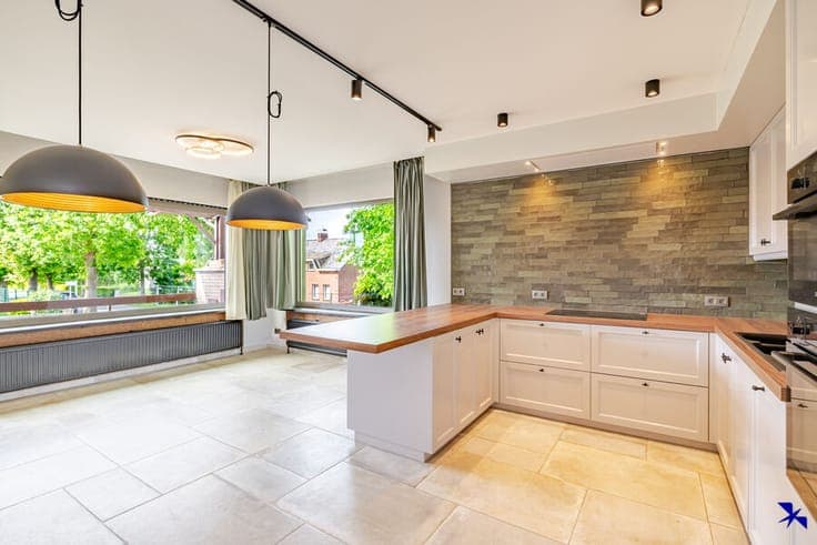 Detached house with 4 bedrooms, garage and garden in Berlare