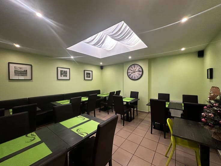 Income property with 3 units in perfect condition