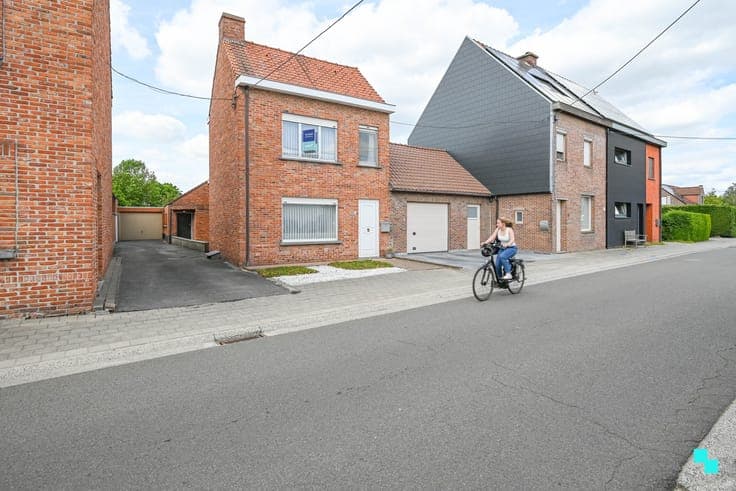Te renoveren woonst met garage