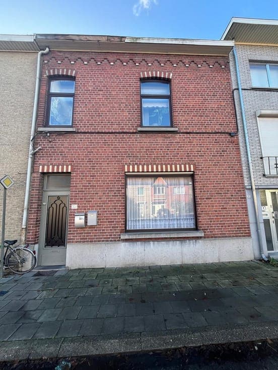 Rijwoning opgesplitst in twee appartementen