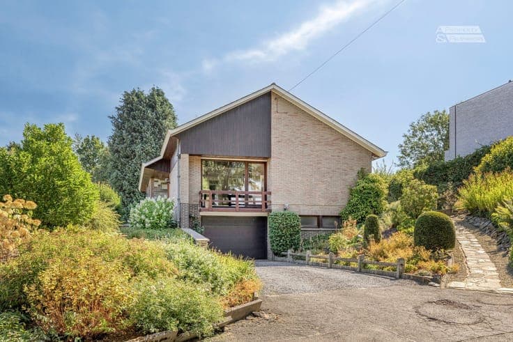 Detached house with spacious garden in a prime location in H