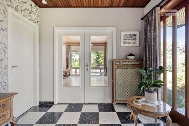 Detached house with spacious garden in a prime location in H