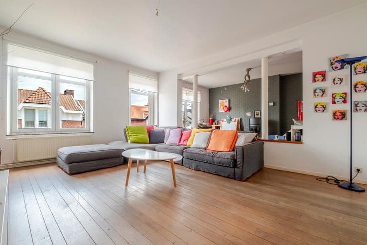 Superb property with swimming pool and garage ideally locate
