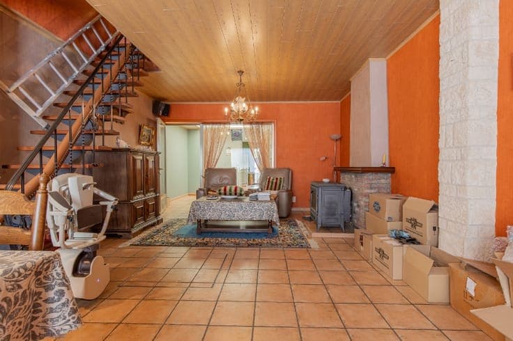 Charming family home with surprisingly spacious interiors...