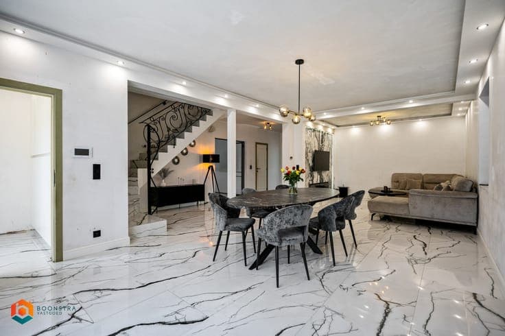 Gerenoveerde woning met 5 slpkrs, en magazijn te Keerbergen