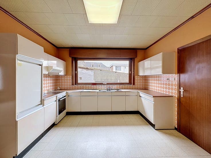Three-bedroom house to renovate for sale in Kruisem
