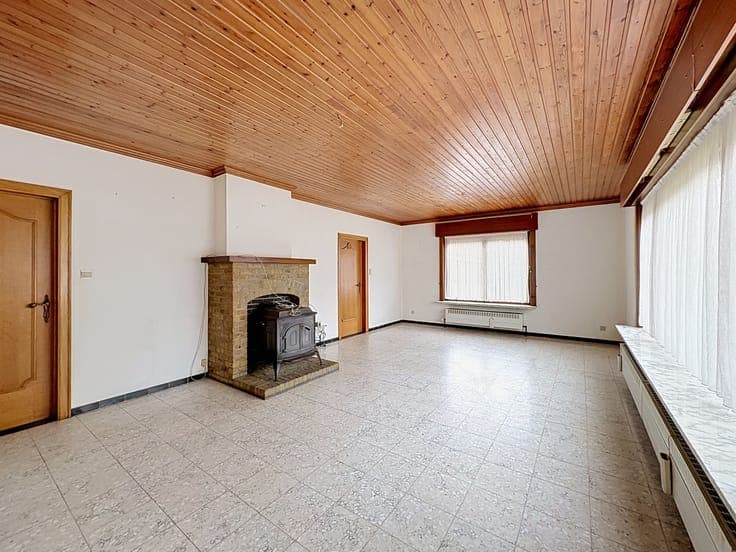 Three-bedroom house to renovate for sale in Kruisem
