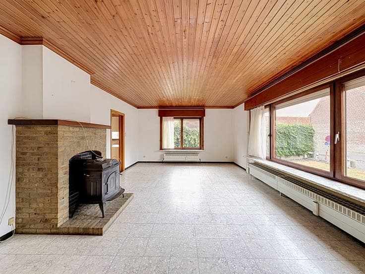 Three-bedroom house to renovate for sale in Kruisem