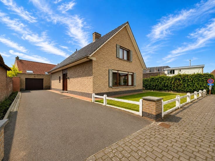 Three-bedroom house to renovate for sale in Kruisem