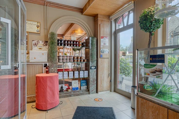 Handelspand met woonst en ruim atelier op toplocatie in W...