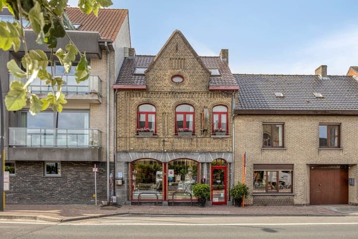 Handelspand met woonst en ruim atelier op toplocatie in W...