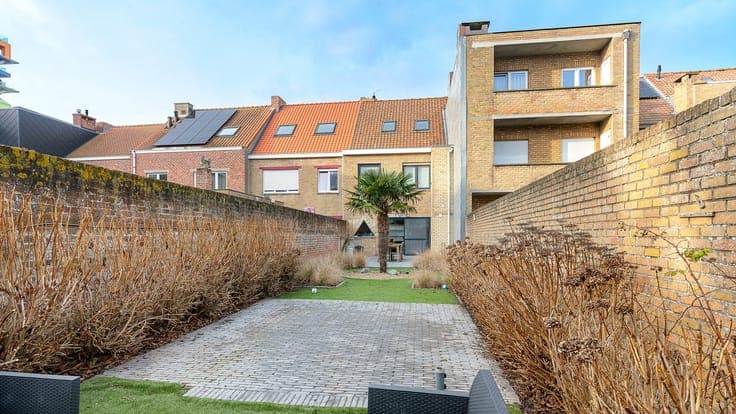 Ready-to-move-in family home located 400 meters from the se