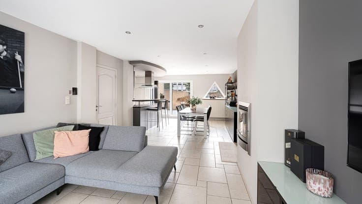 Ready-to-move-in family home located 400 meters from the se