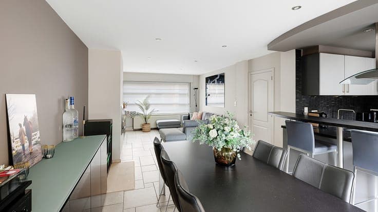 Ready-to-move-in family home located 400 meters from the se