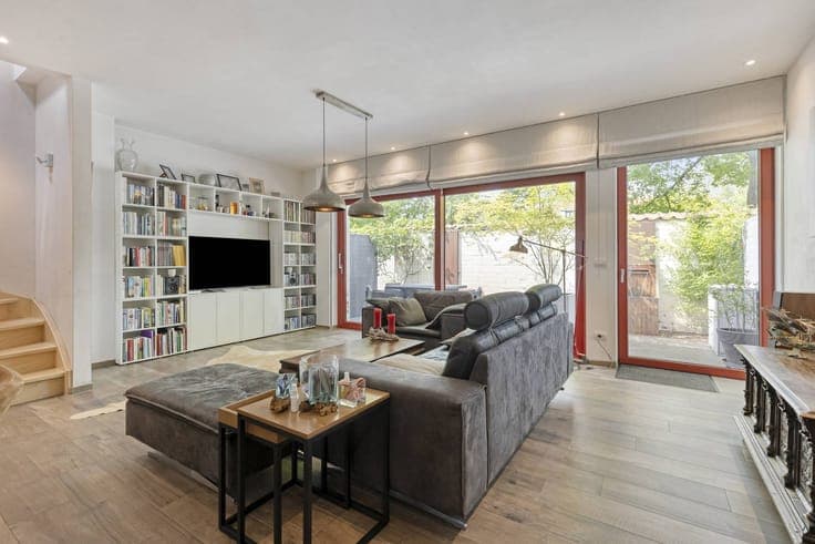 Recent (°2021), spacious house with parking in the heart of