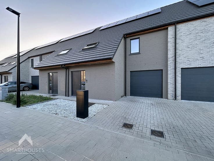 Recent home (2024), 3 beds, garden and garage
