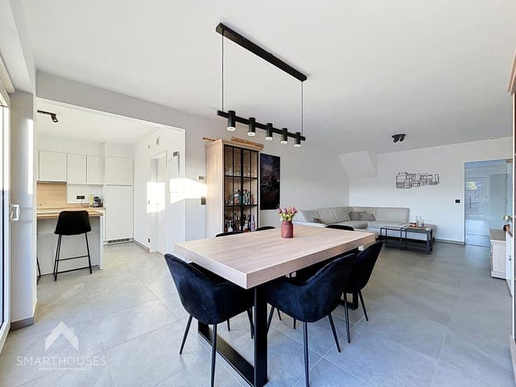 Recent home (2024), 3 beds, garden and garage