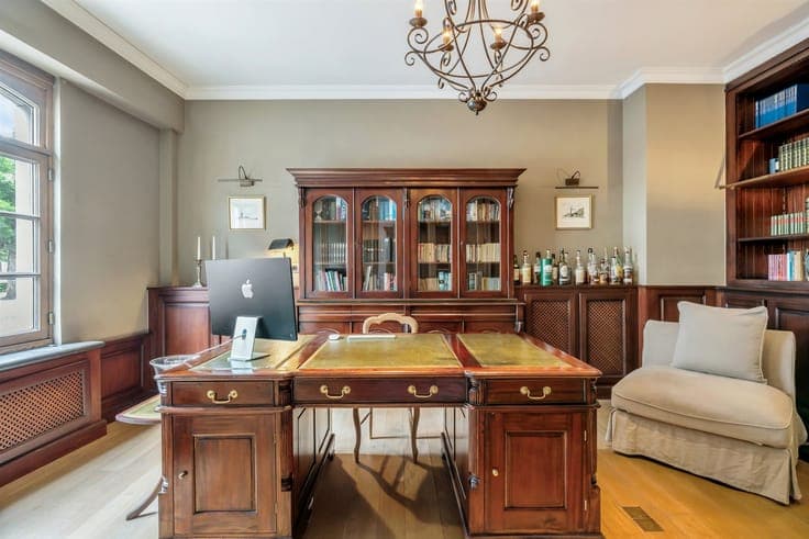 Stately mansion with a city garden and potential for a pract