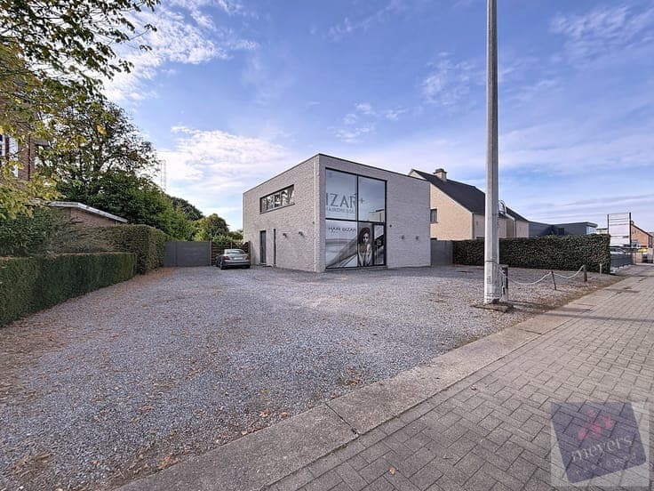 Ruime instapklare woning met praktijkruimte in Spalbeek