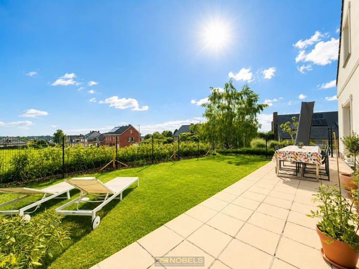 Te koop, ruime open bebouwing met opslagplaats (90m²) en ...